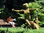 Vor allem mit grünen Parks kann Wedding trumpfen: Der Volkspark im Humboldthain hat sogar einen Rosengarten, der zum Verweilen einlädt. 1876 wurde der Park fertiggestellt.